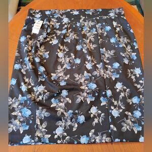 Floral Black and Blue Women's Skirt Size: 24W 0950